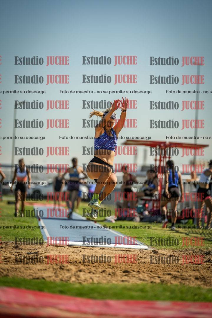 Fotos del salto en largo de mujeres - mayores