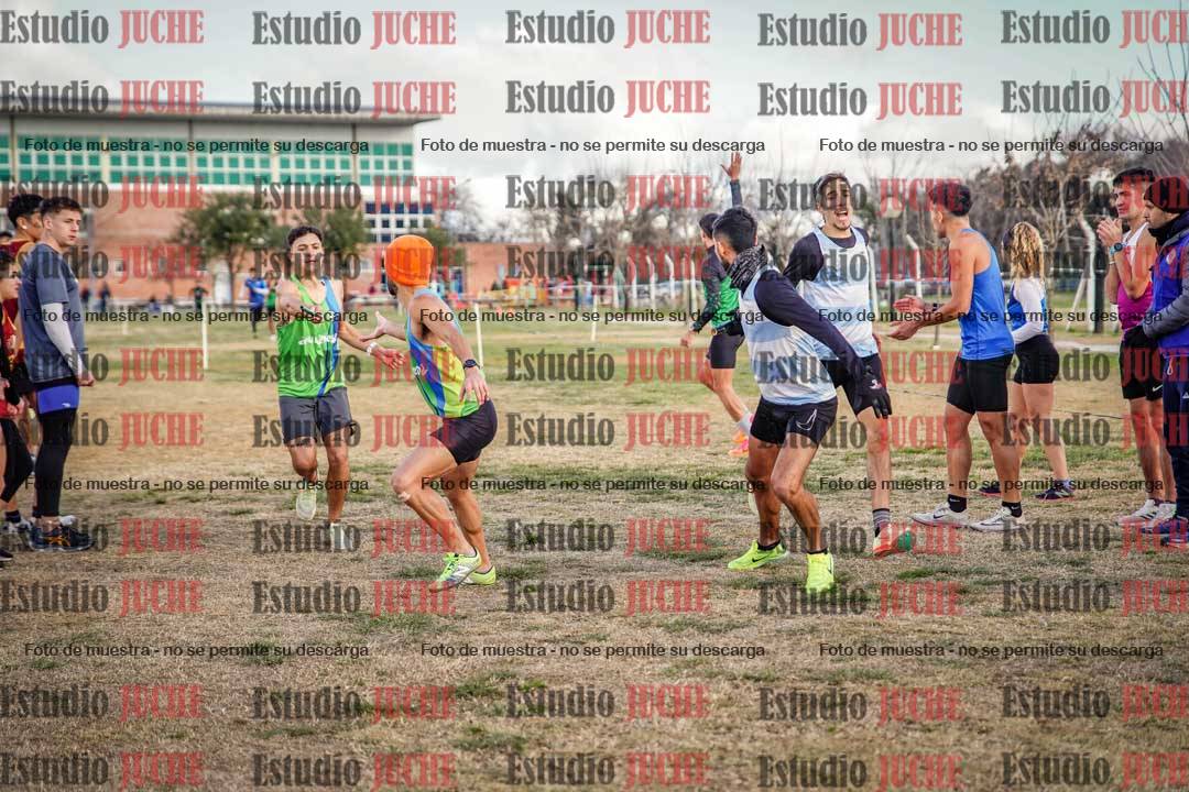 Fotos en el primer relevo (1000 m de carrera)