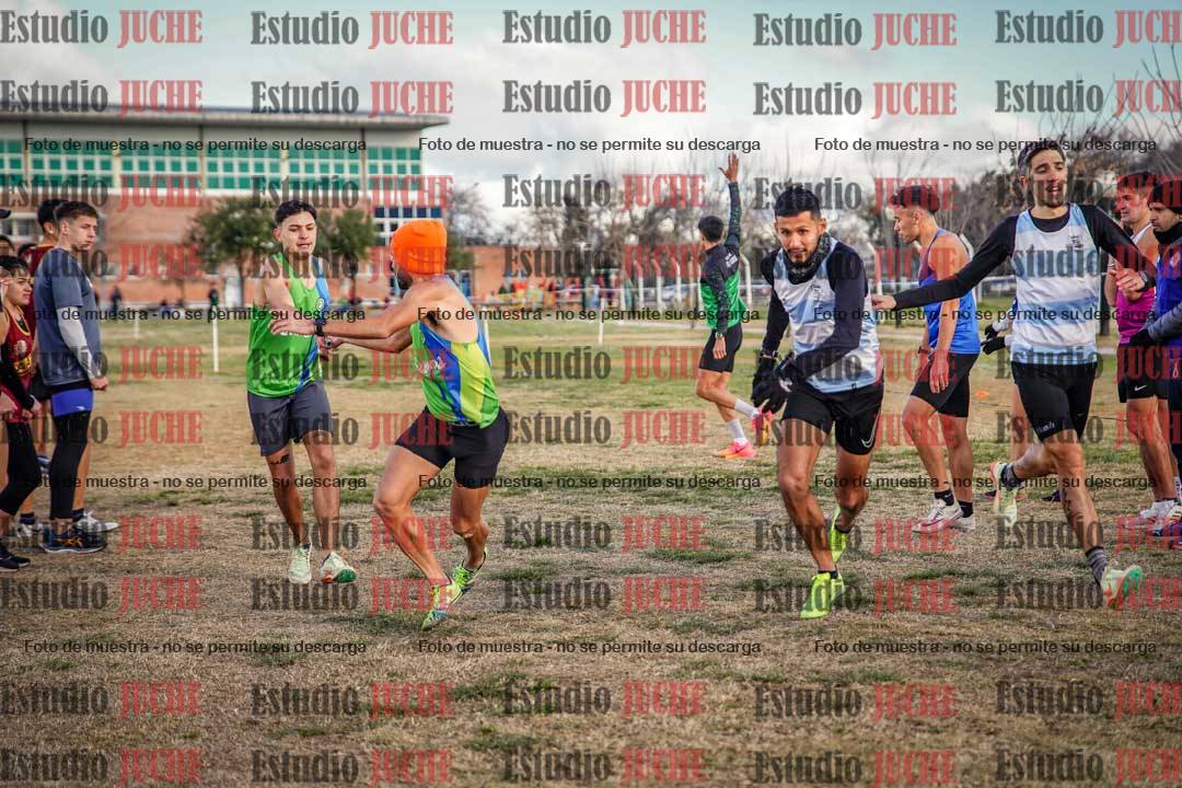 Fotos en el primer relevo (1000 m de carrera)