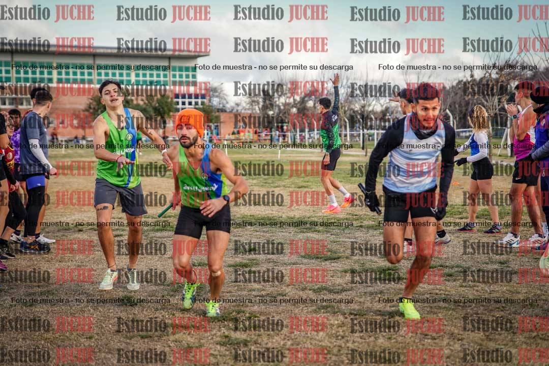 Fotos en el primer relevo (1000 m de carrera)