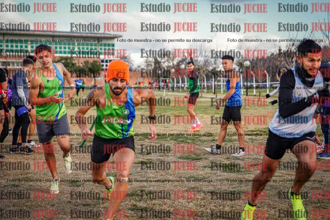 Fotos en el primer relevo (1000 m de carrera)