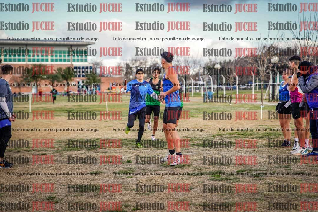 Fotos en el primer relevo (1000 m de carrera)