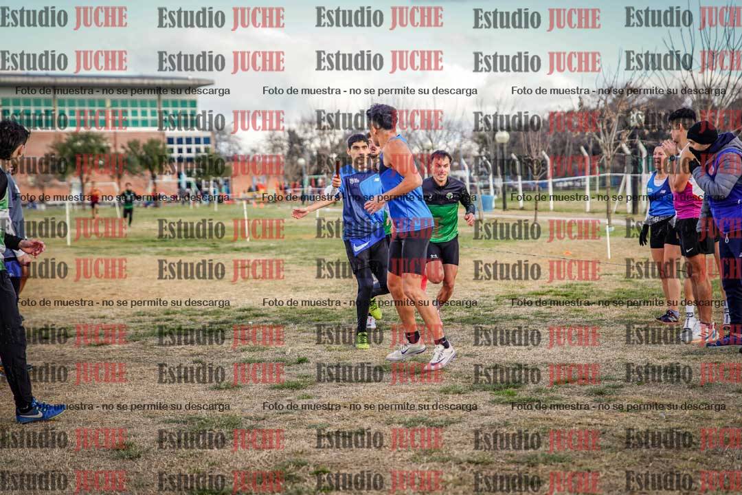 Fotos en el primer relevo (1000 m de carrera)