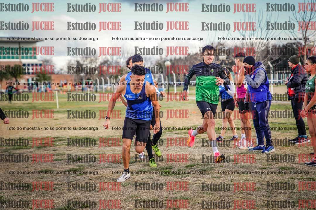 Fotos en el primer relevo (1000 m de carrera)