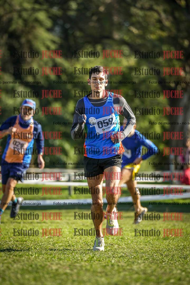 Fotos de la llegada del cross de 4000 m - varones