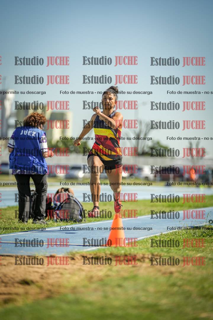 Fotos del salto en largo de mujeres - mayores