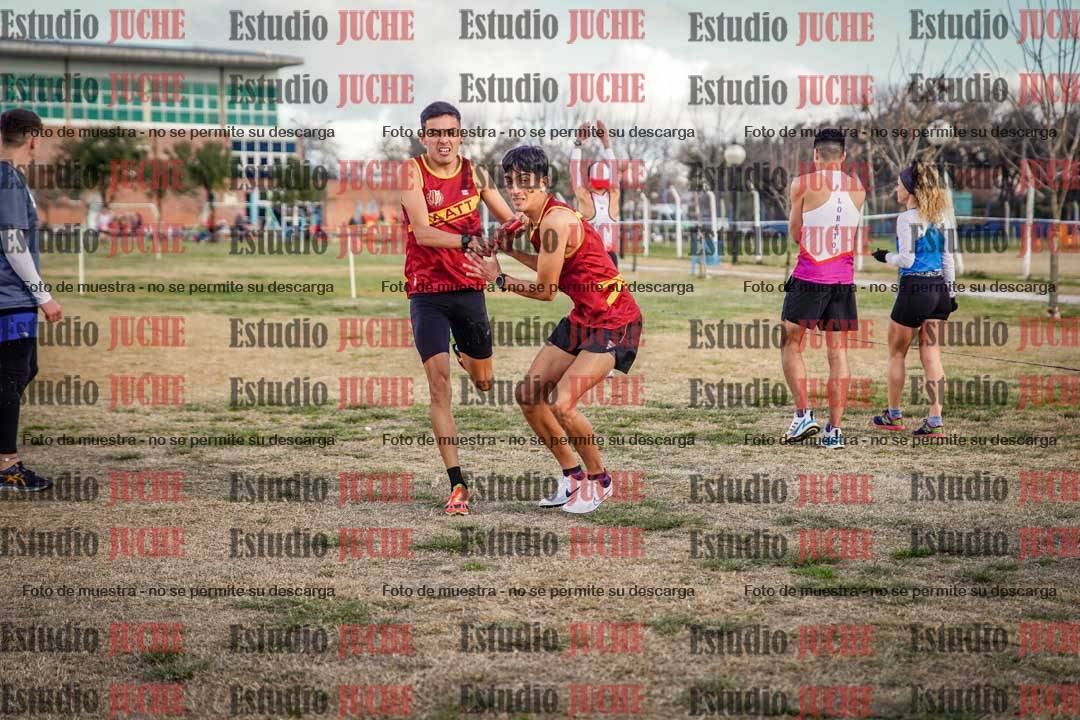 Fotos en el primer relevo (1000 m de carrera)