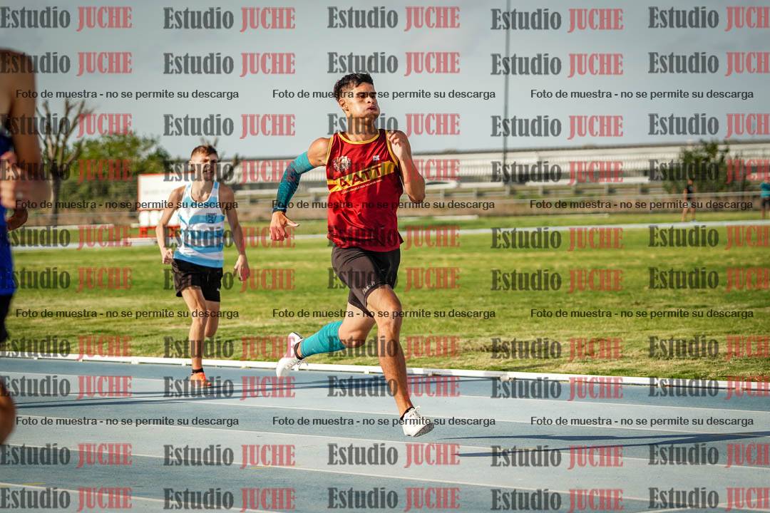 Fotos de los 400 m llanos de varones
