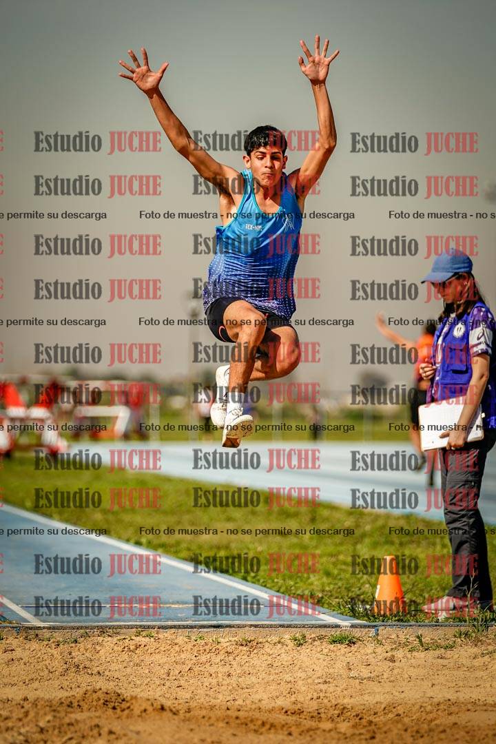 Fotos del salto en largo de varones