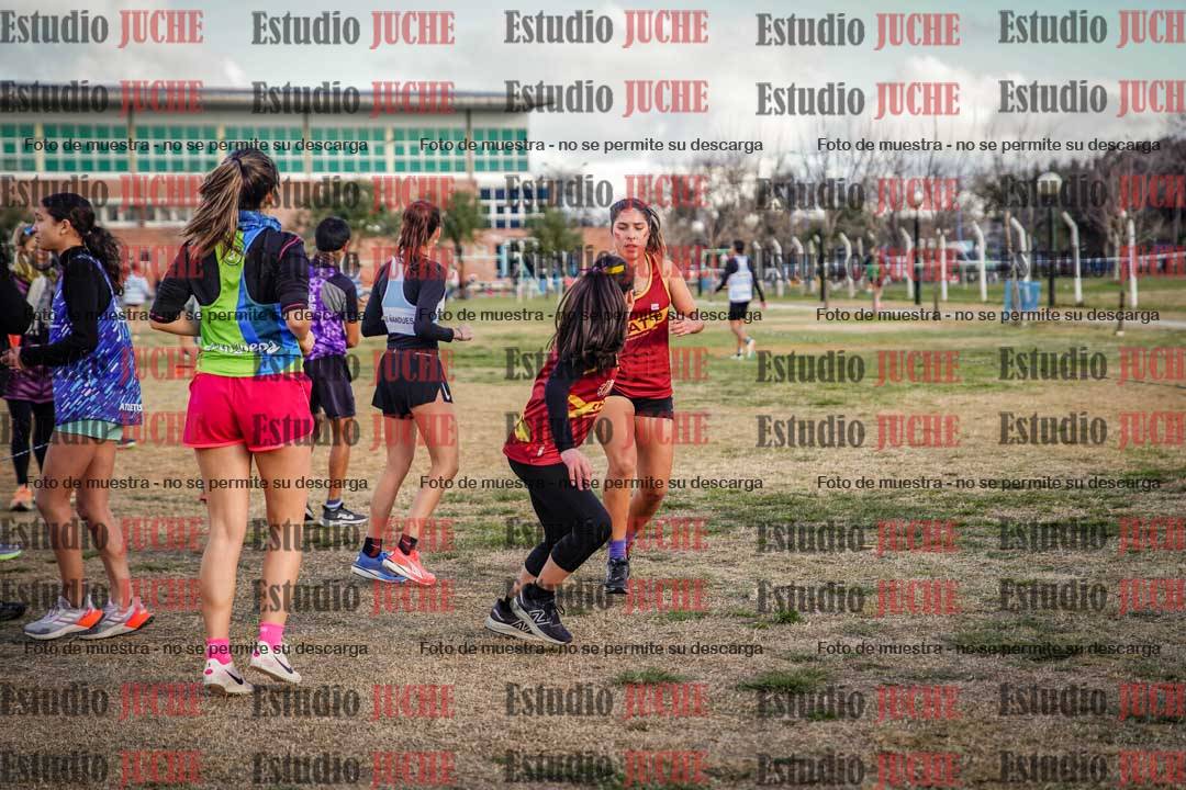 Fotos en el primer relevo (1000 m de carrera)