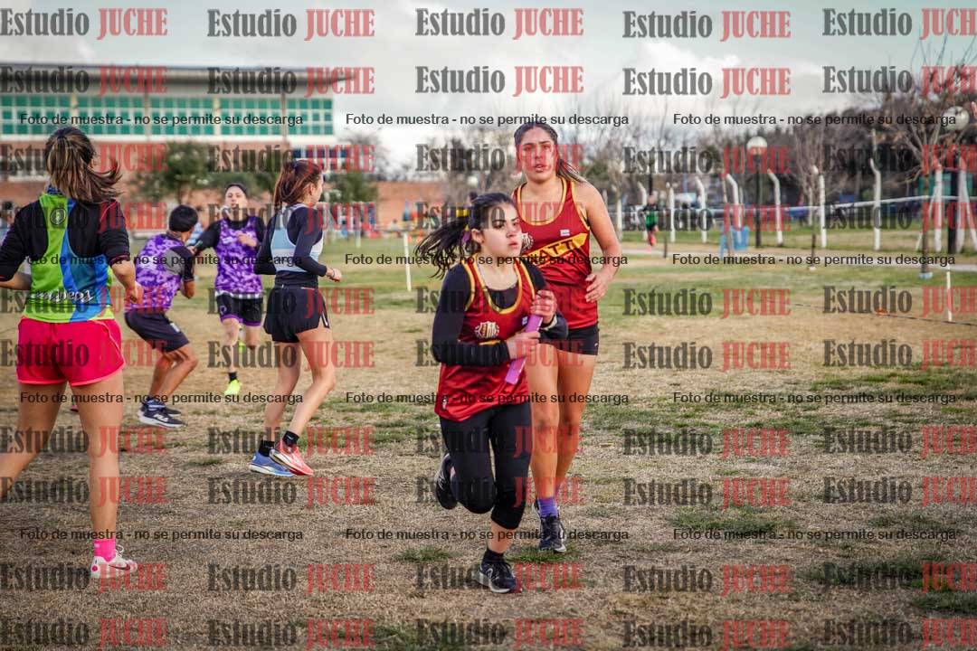 Fotos en el primer relevo (1000 m de carrera)