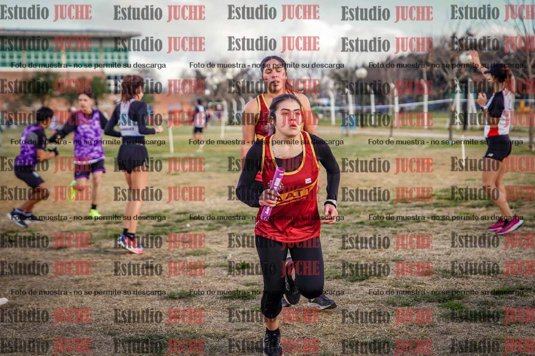 Fotos en el primer relevo (1000 m de carrera)