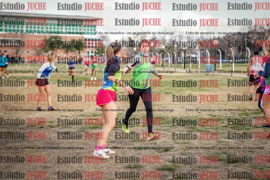 Fotos en el primer relevo (1000 m de carrera)