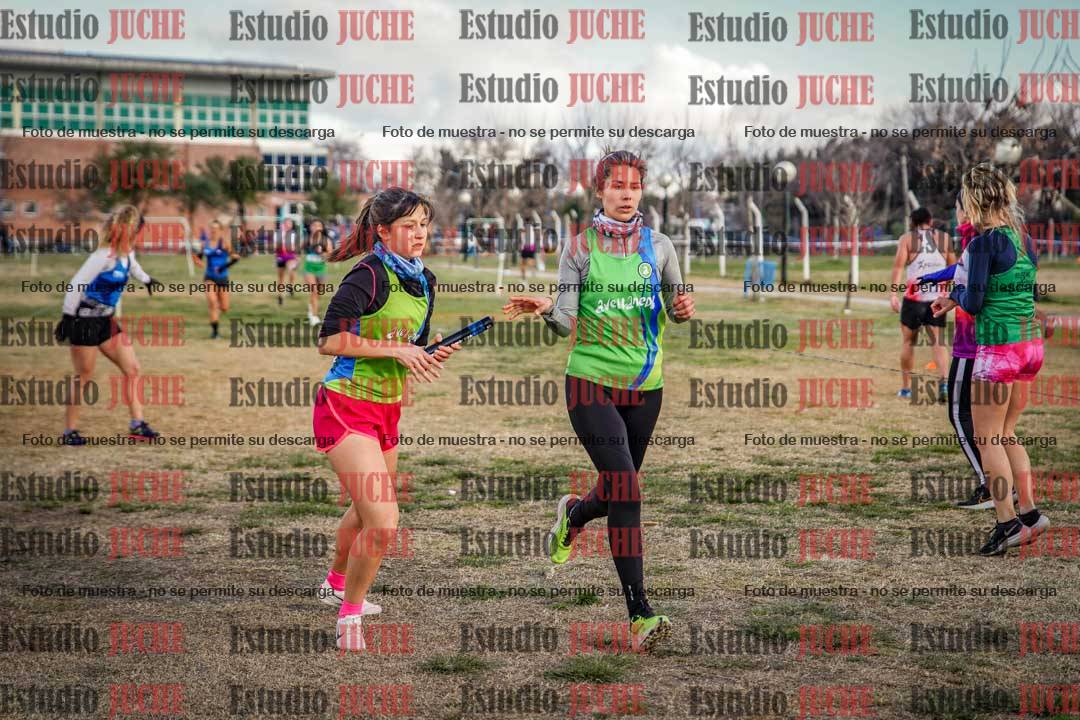 Fotos en el primer relevo (1000 m de carrera)