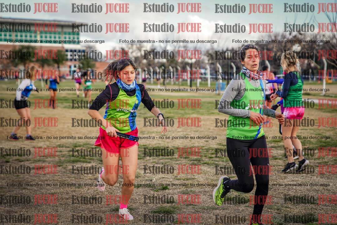 Fotos en el primer relevo (1000 m de carrera)