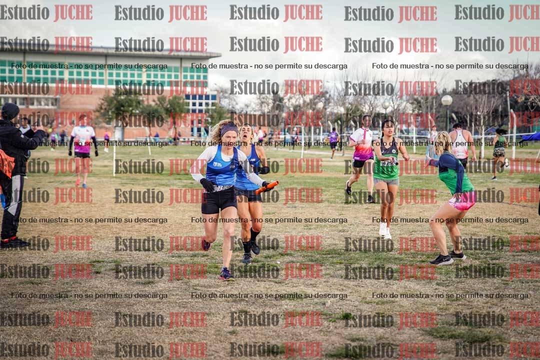 Fotos en el primer relevo (1000 m de carrera)