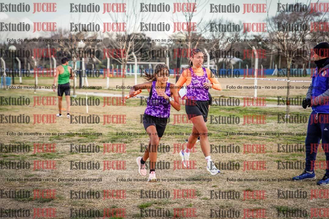 Fotos en el primer relevo (1000 m de carrera)