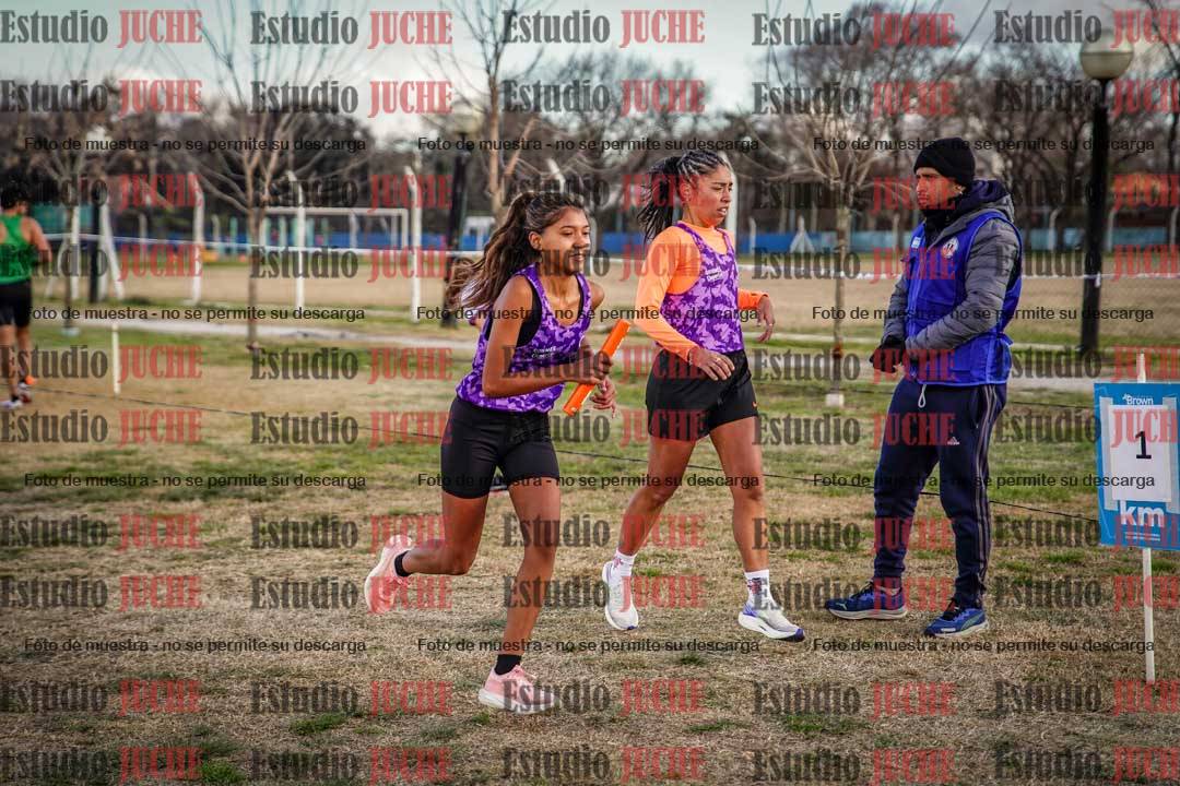 Fotos en el primer relevo (1000 m de carrera)