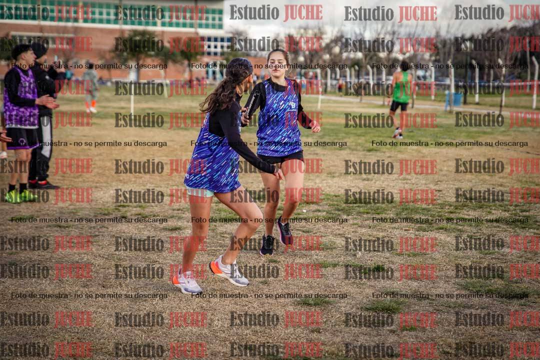 Fotos en el primer relevo (1000 m de carrera)