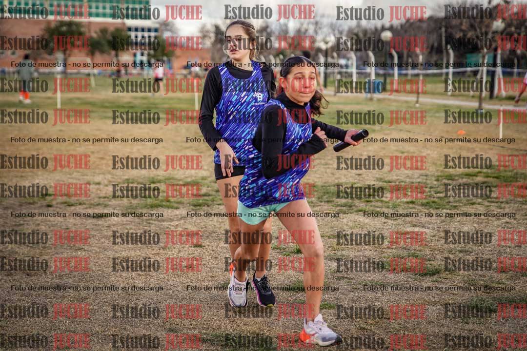 Fotos en el primer relevo (1000 m de carrera)