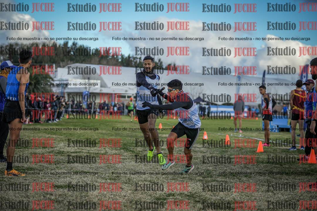 Fotos en el segundo relevo (2000 m de carrera)