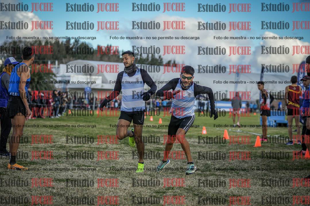 Fotos en el segundo relevo (2000 m de carrera)
