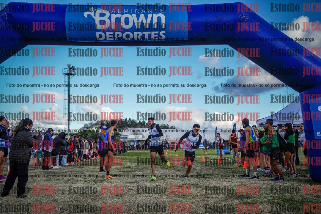 Fotos en el segundo relevo (2000 m de carrera)