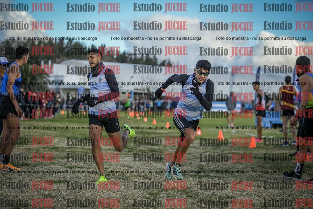 Fotos en el segundo relevo (2000 m de carrera)
