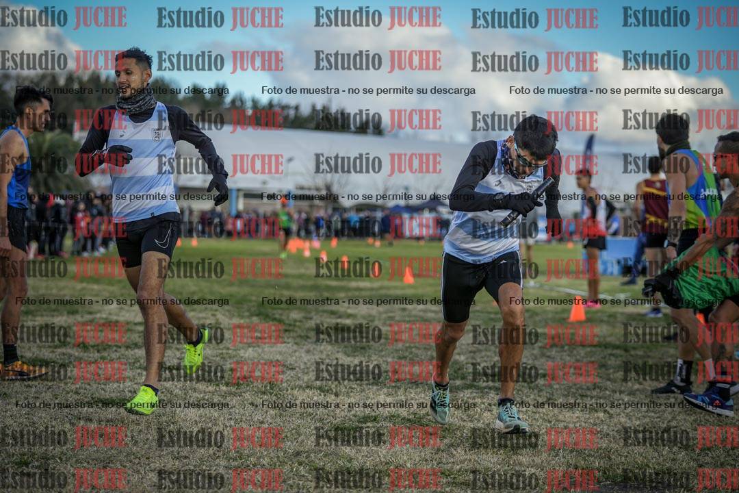 Fotos en el segundo relevo (2000 m de carrera)