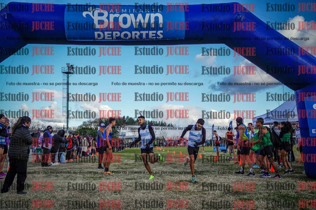 Fotos en el segundo relevo (2000 m de carrera)