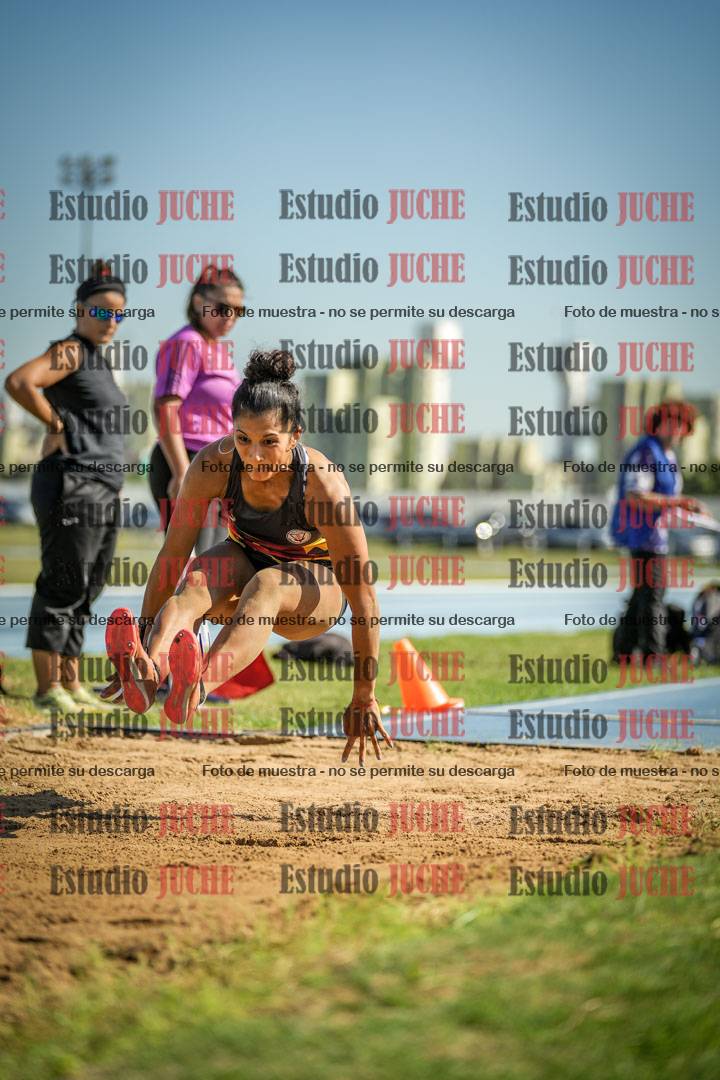 Fotos del salto en largo de mujeres - mayores