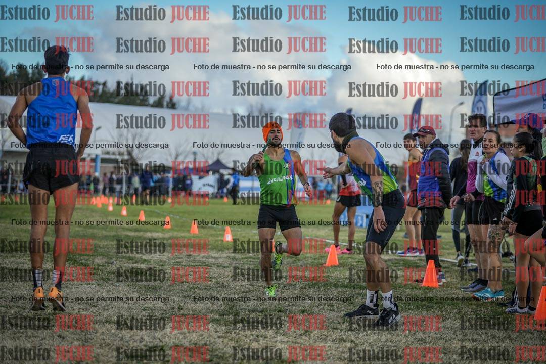 Fotos en el segundo relevo (2000 m de carrera)
