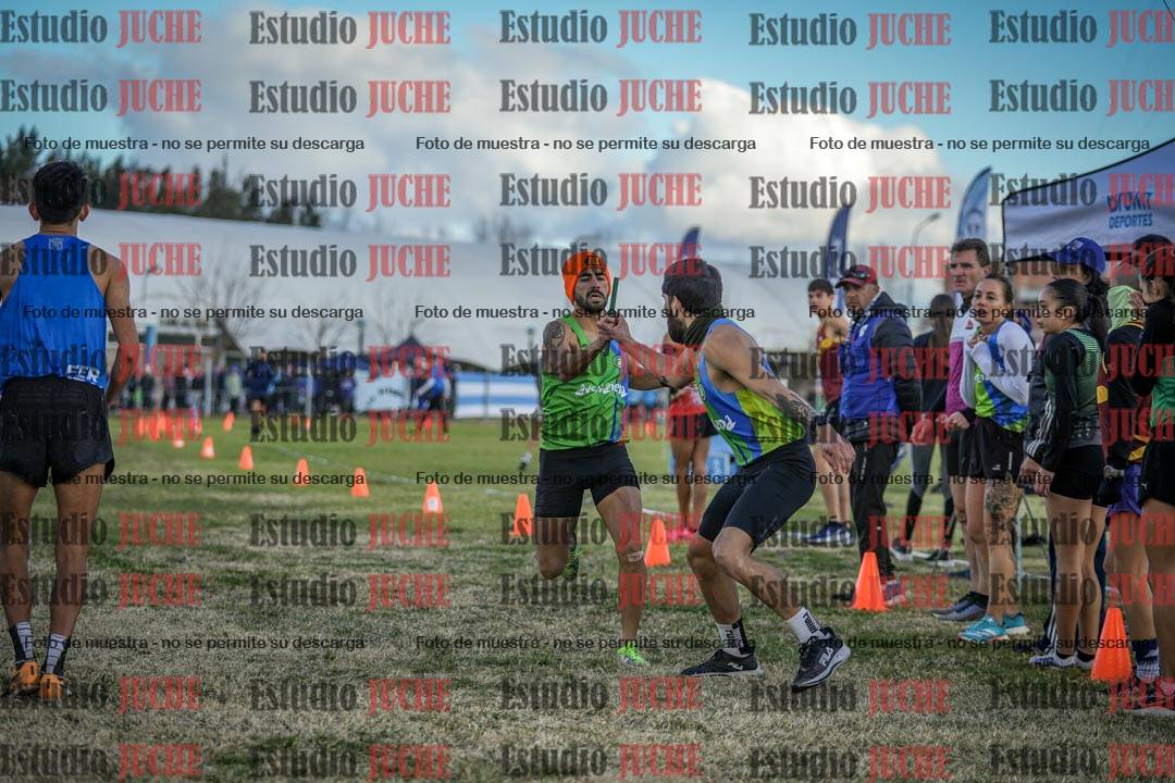 Fotos en el segundo relevo (2000 m de carrera)