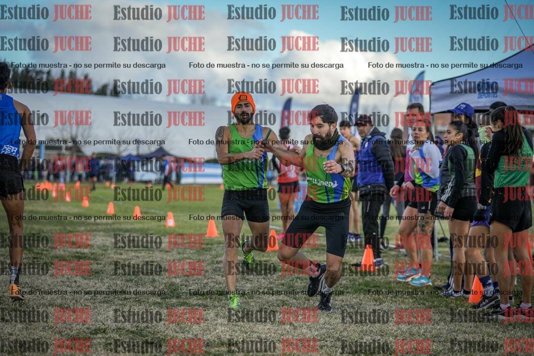 Fotos en el segundo relevo (2000 m de carrera)