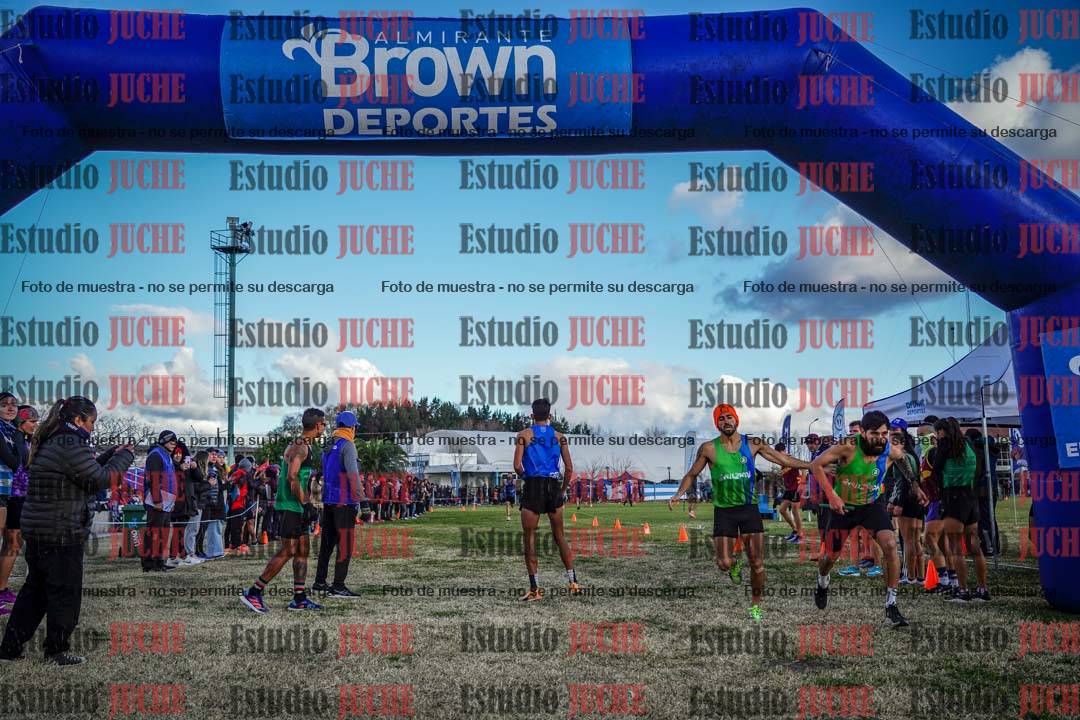 Fotos en el segundo relevo (2000 m de carrera)