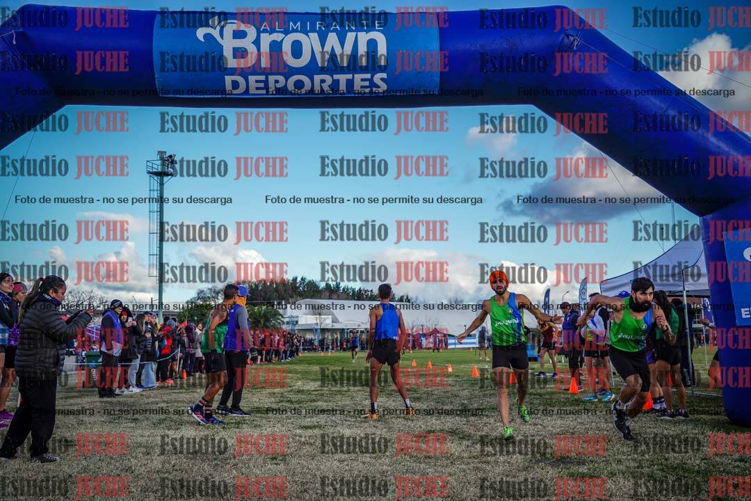 Fotos en el segundo relevo (2000 m de carrera)