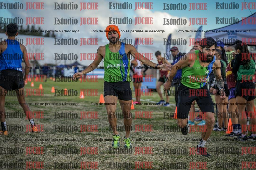 Fotos en el segundo relevo (2000 m de carrera)