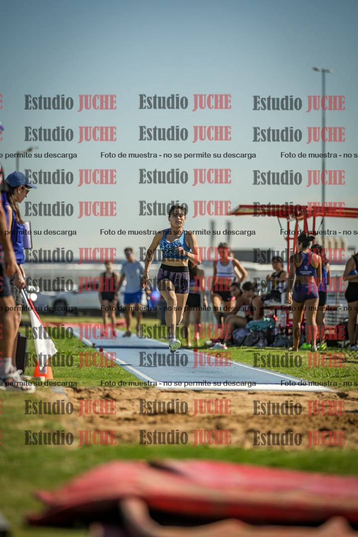 Fotos del salto en largo de mujeres - mayores