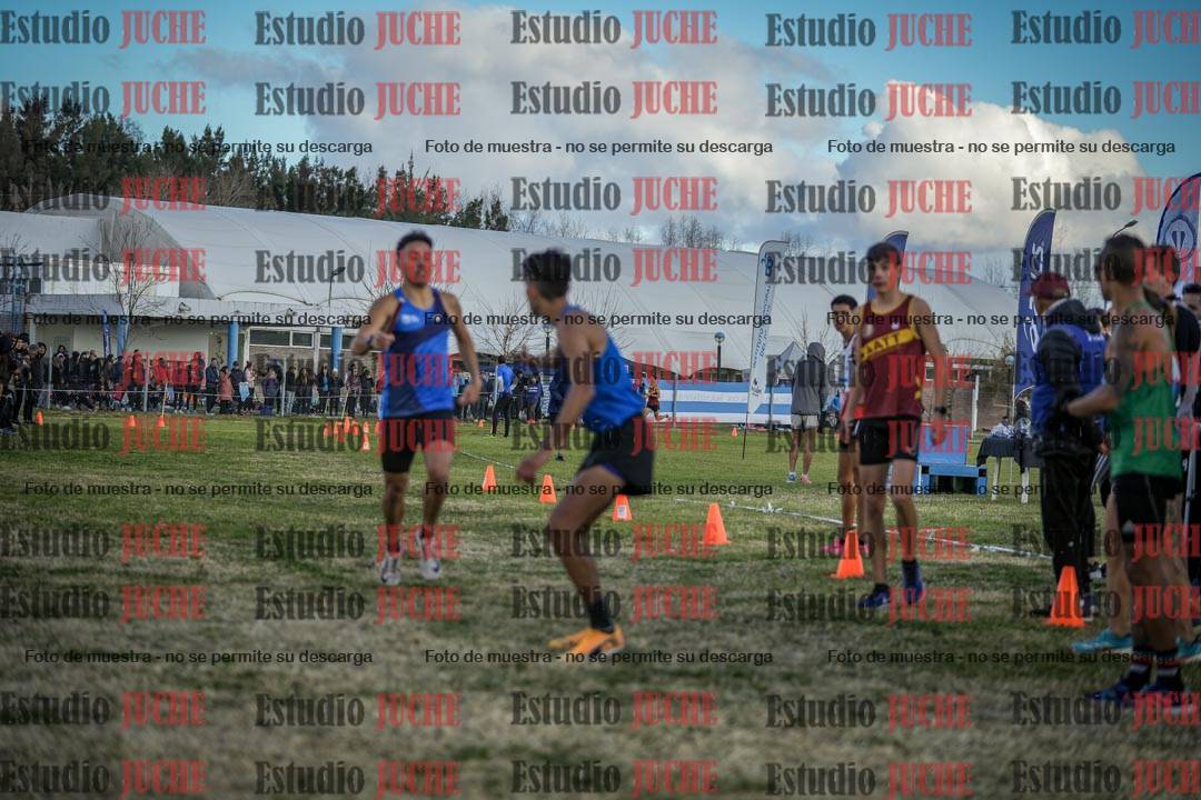 Fotos en el segundo relevo (2000 m de carrera)