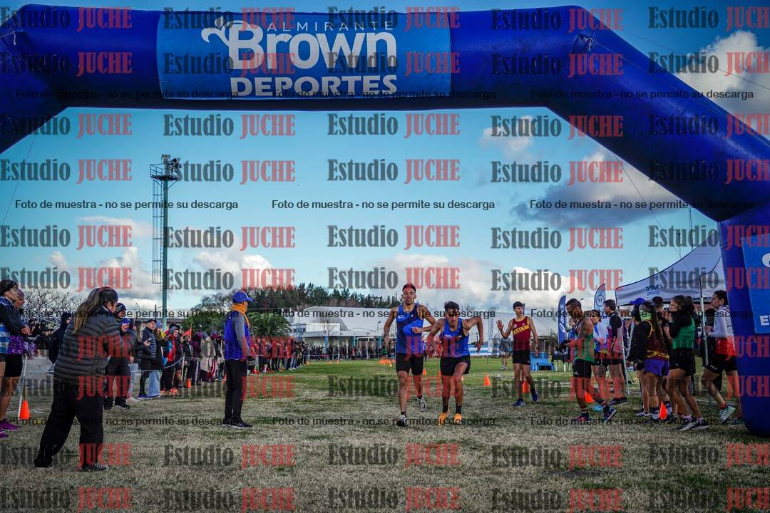 Fotos en el segundo relevo (2000 m de carrera)