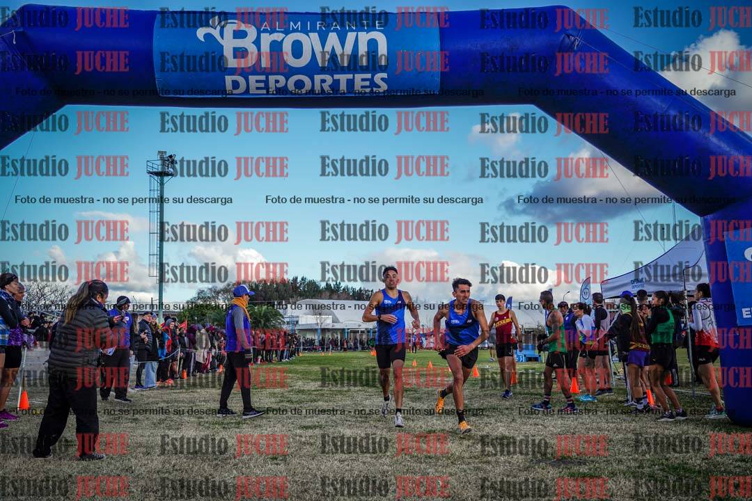 Fotos en el segundo relevo (2000 m de carrera)