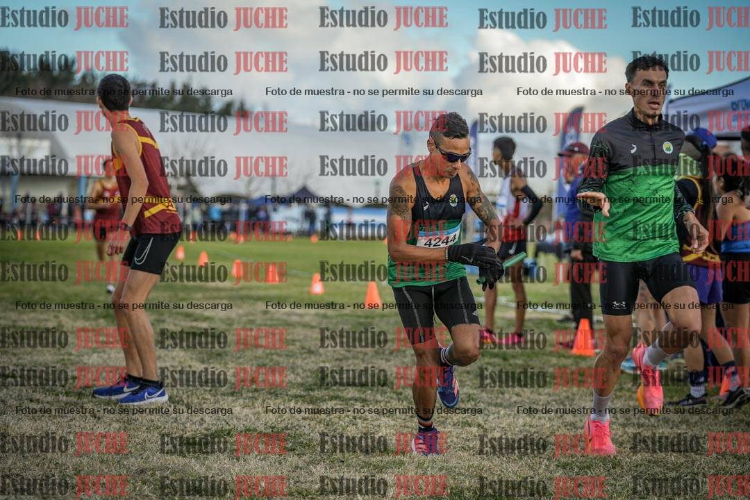Fotos en el segundo relevo (2000 m de carrera)