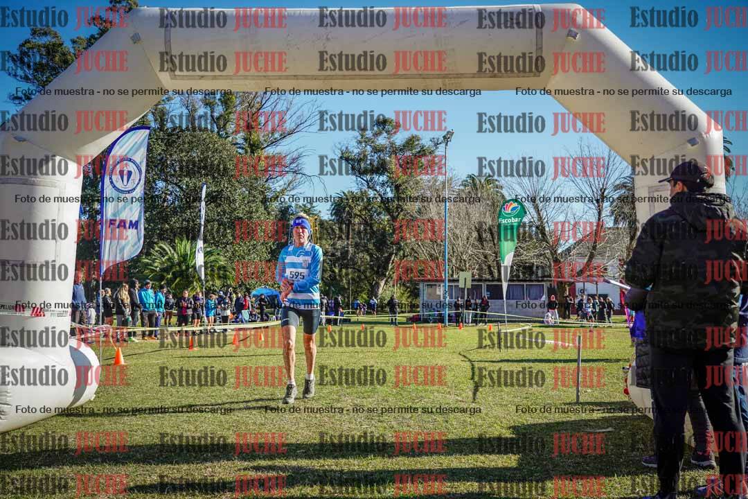 Fotos de la llegada del cross de 4000 m - varones
