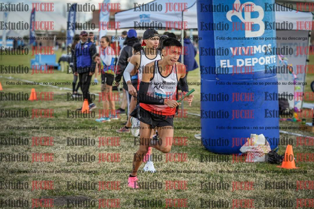 Fotos en el segundo relevo (2000 m de carrera)