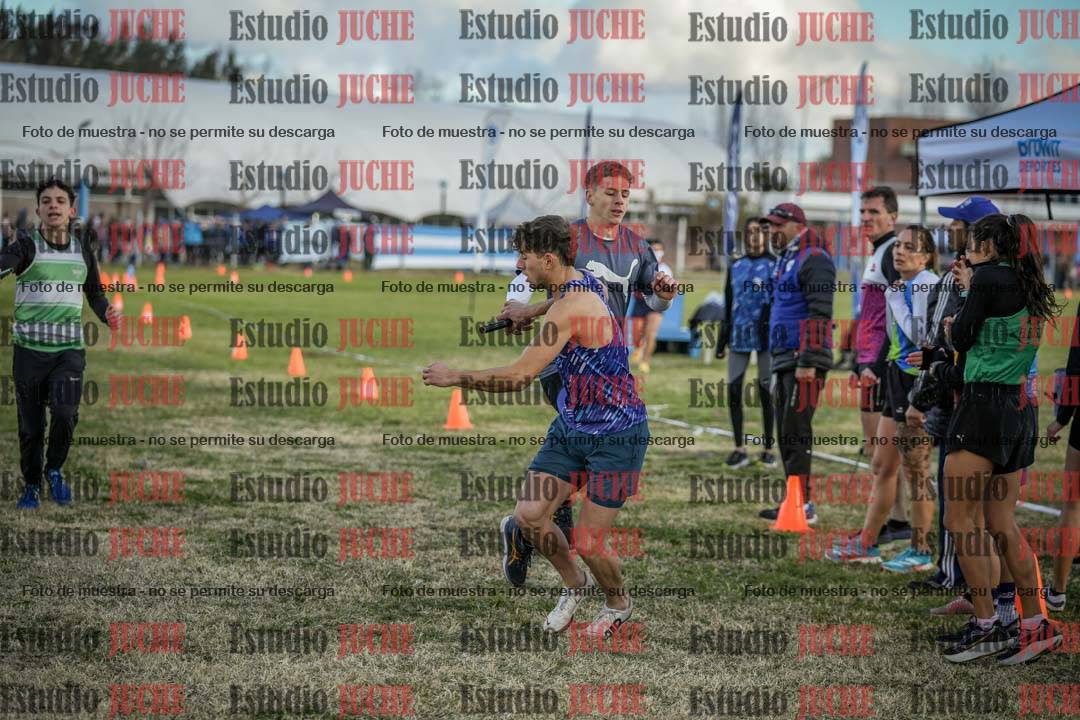 Fotos en el segundo relevo (2000 m de carrera)