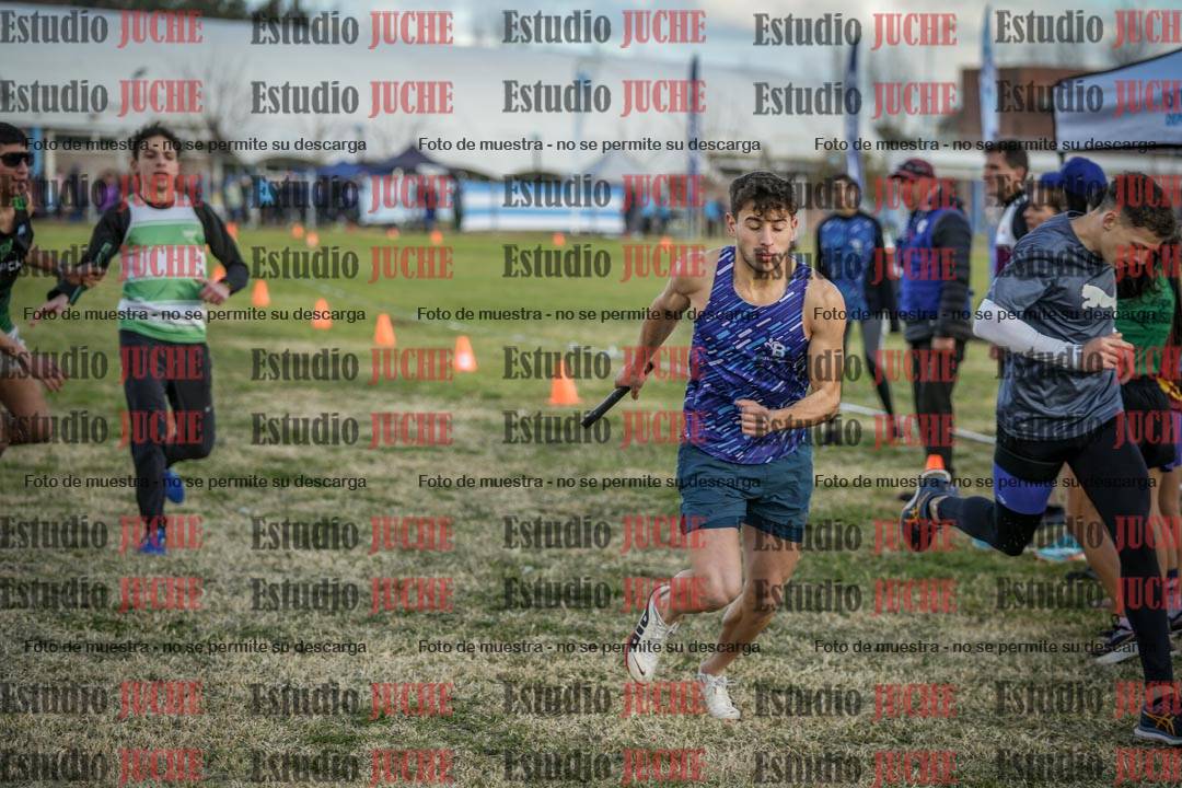Fotos en el segundo relevo (2000 m de carrera)