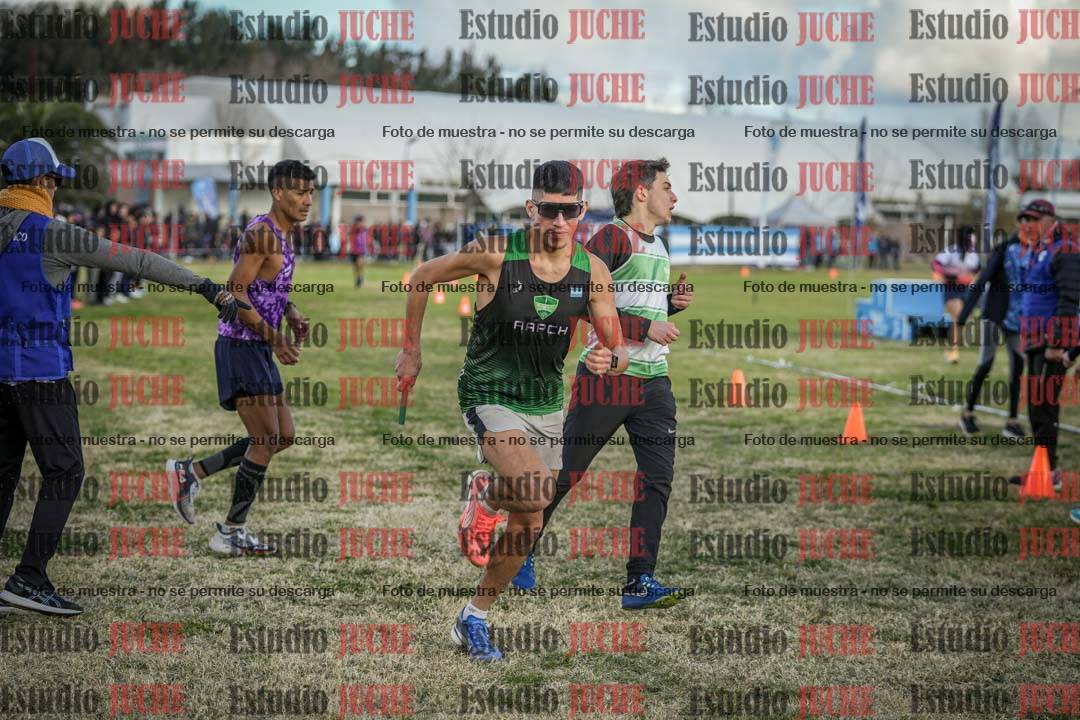 Fotos en el segundo relevo (2000 m de carrera)