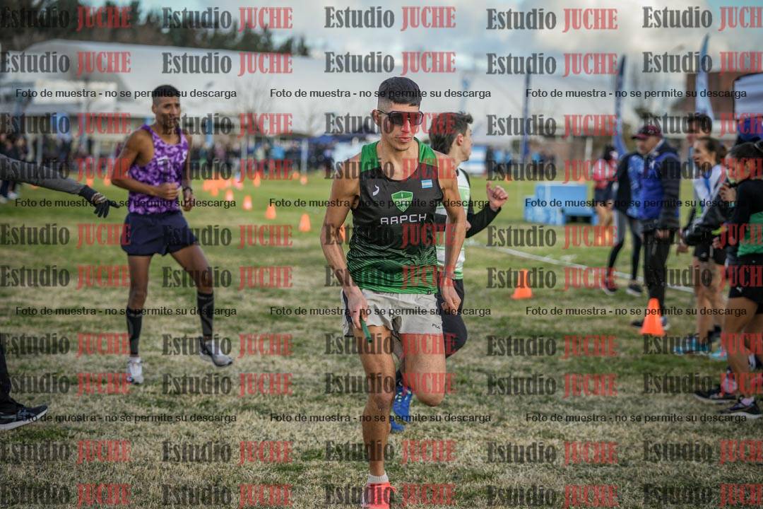 Fotos en el segundo relevo (2000 m de carrera)