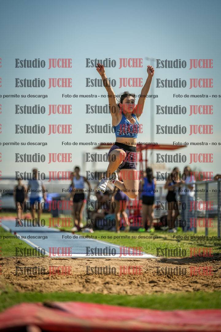 Fotos del salto en largo de mujeres - mayores