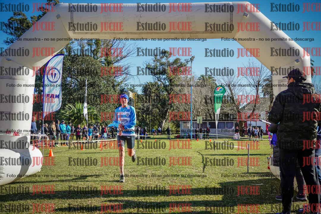 Fotos de la llegada del cross de 4000 m - varones